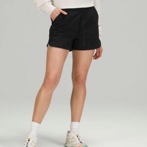Lululemon Stretch High Rise Short 3.5 black size 6 medium
